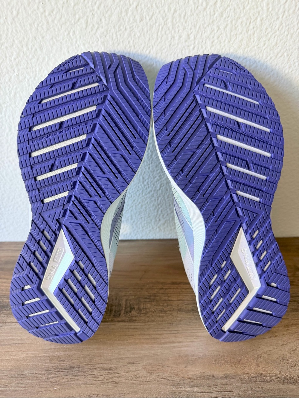 Brooks Women’s Levitate 5 in White/Yucca/Teal (Size: 8.5-B) Excellent/Like New - Picture 8 of 10